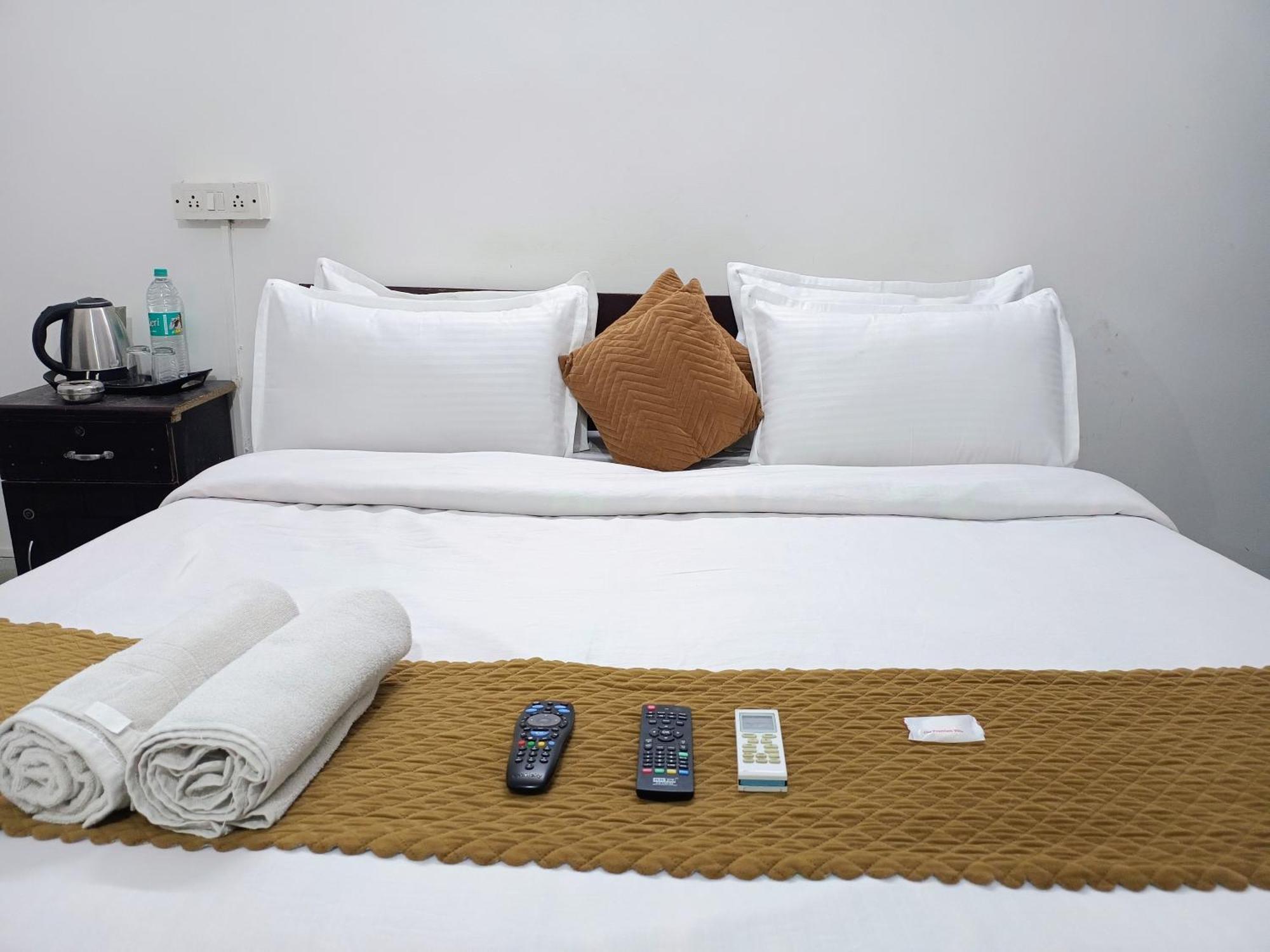 Hotel Hauz Khas Fort View Neu-Delhi Exterior foto