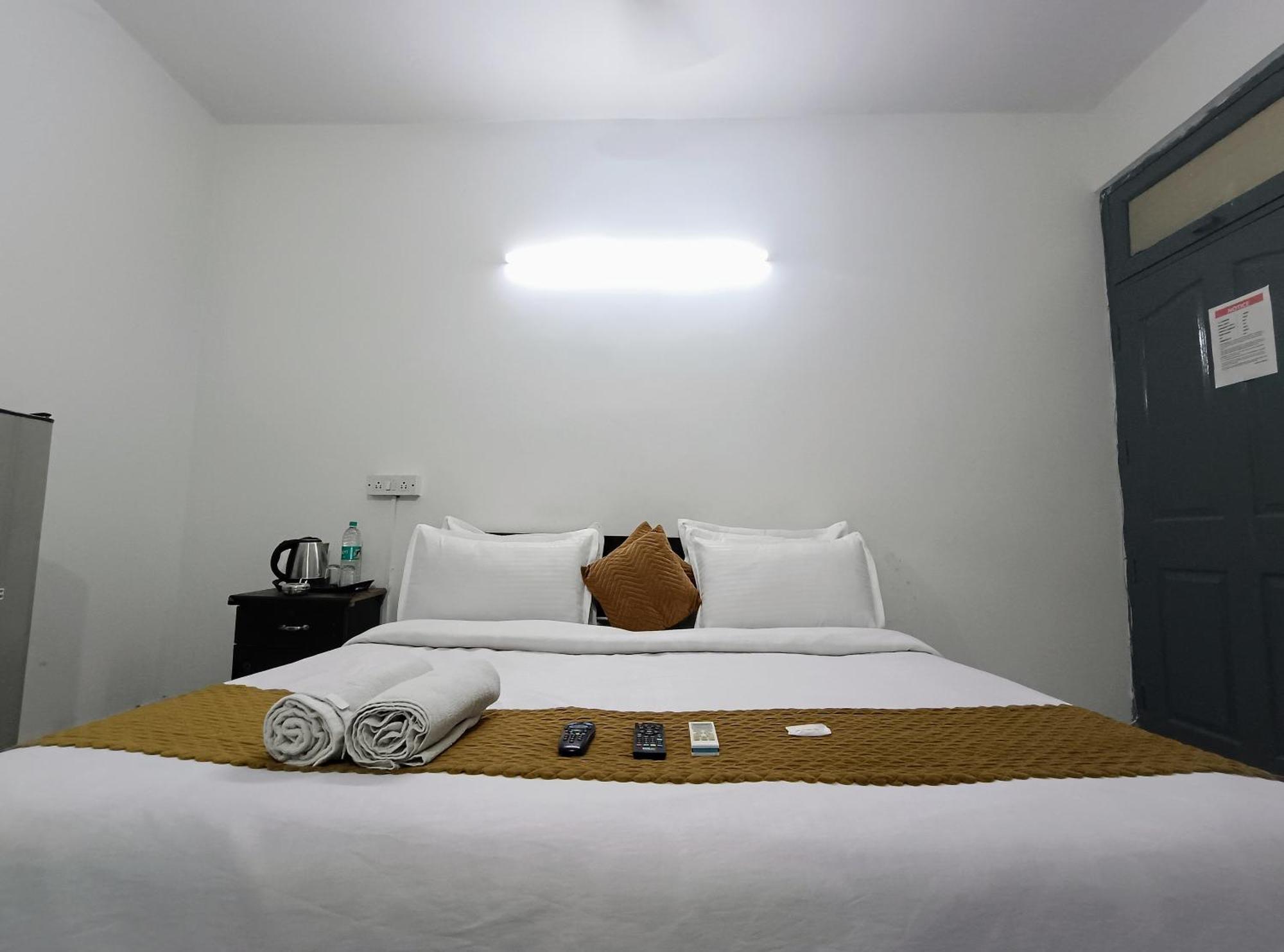Hotel Hauz Khas Fort View Neu-Delhi Exterior foto