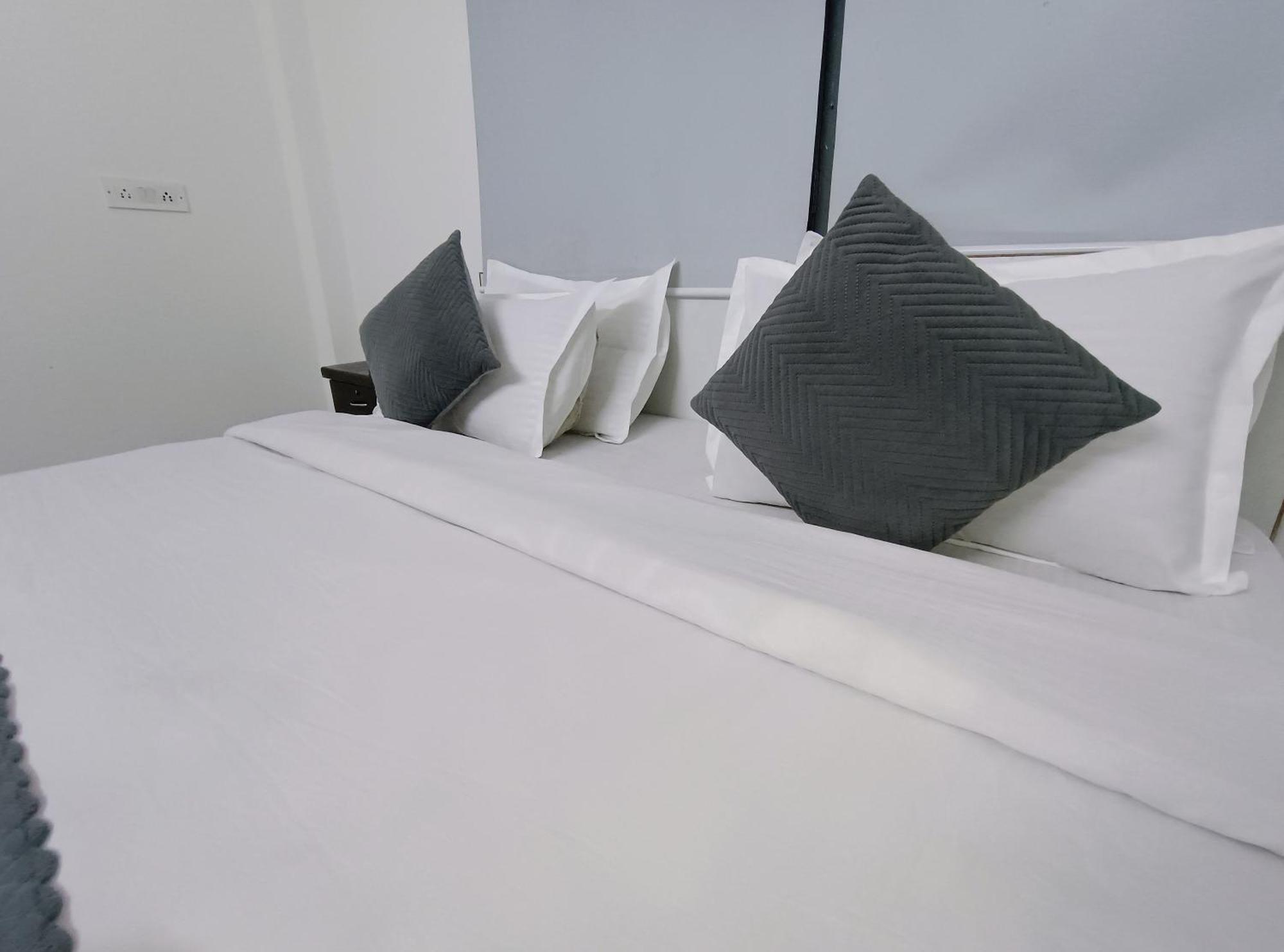 Hotel Hauz Khas Fort View Neu-Delhi Exterior foto